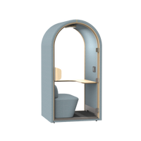 Sydney akoestische belcel in lichtblauw met modern design voor rustig bellen en online vergaderen op kantoor.